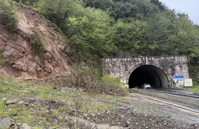 HEYELANDA ZARAR GÖREN ELEKTRİK HATTI ULAŞIMI AKSATTI