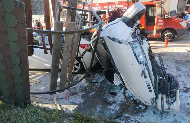 EREĞLİ YOLUNDA OTOMOBİL TAKLA ATTI: 6 YARALI