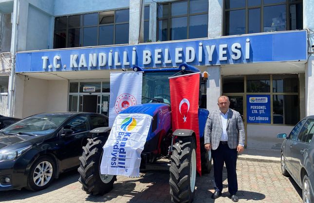 KANDİLLİ BELEDİYESİ'NE TRAKTÖR HİBESİ