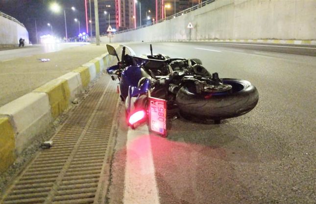 MOTOR KAZASI 2 GENCİ YAŞAMDAN KOPARDI