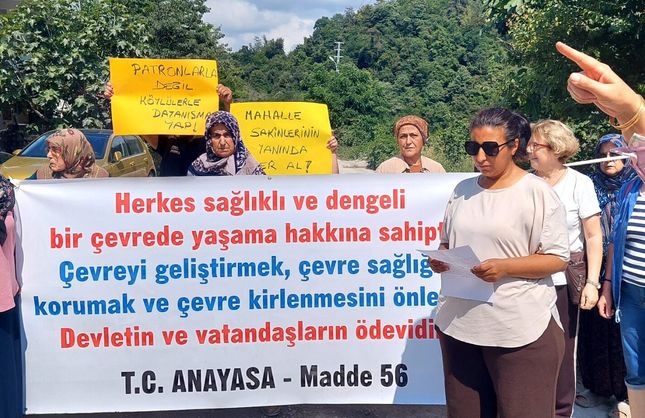 VATANDAŞLAR YOL KAPATTI