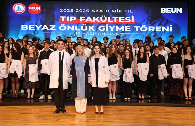 BEYAZ ÖNLÜKLERİNİ GURURLA GİYDİLER