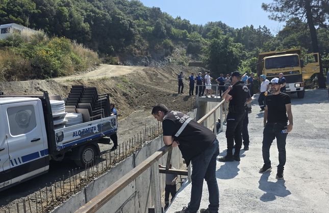 PLAJLAR BÖLGESİNDE BARAKA VE ÇADIRLAR KALDIRILDI