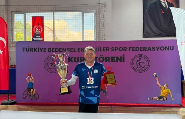 KAPANAN KULÜPTEN GİTTİLER TAKIMI SÜPER LİGE ÇIKARTTILAR