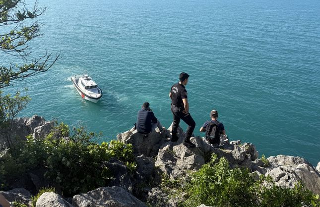 BALIK TUTARKEN DENİZE DÜŞTÜ HAYATINI KAYBETTİ
