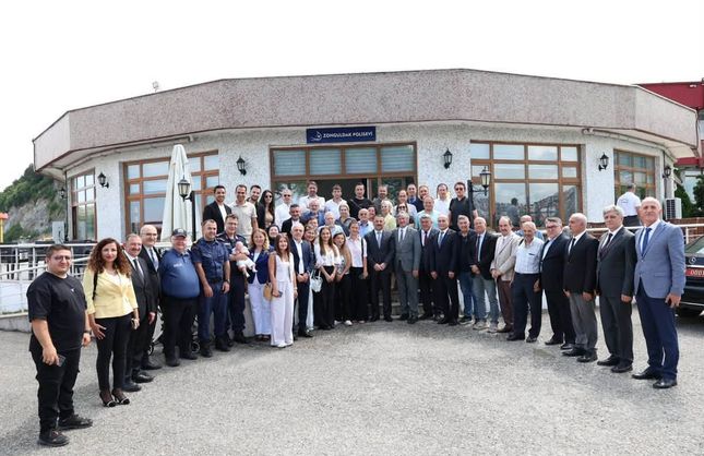 VALİ, GAZETECİLERİ MİSAFİR ETTİ