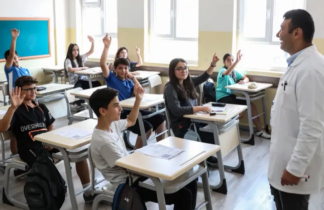DERSLERİN SAATLERİ DEĞİŞTİ