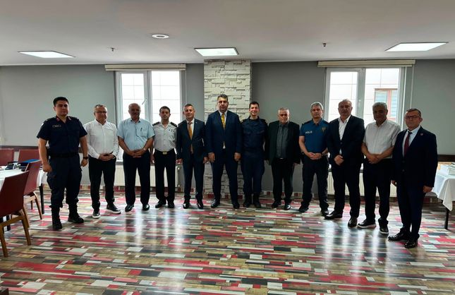 İKİ KOMUTANA VEDA ETTİLER