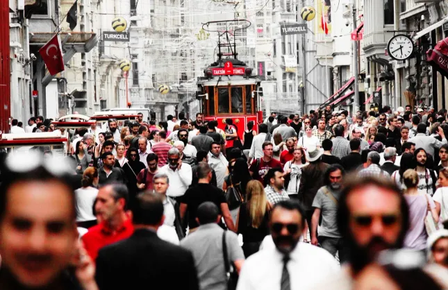 TÜRKİYE'DE ERKEKLER 75, KADINLAR 80 YIL YAŞIYOR