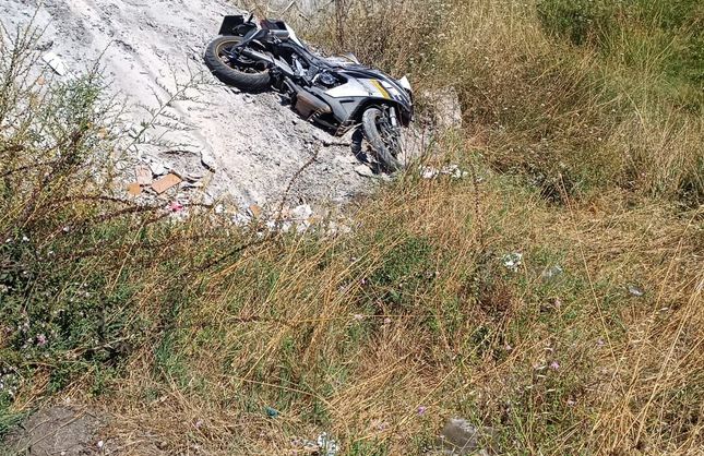 OTOMOBİLE ÇARPIP DEVRİLDİ, 1 YARALI