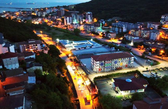 KEMERDE ALT YAPI ATAĞI, YOLLAR ASFALT BEKLİYOR