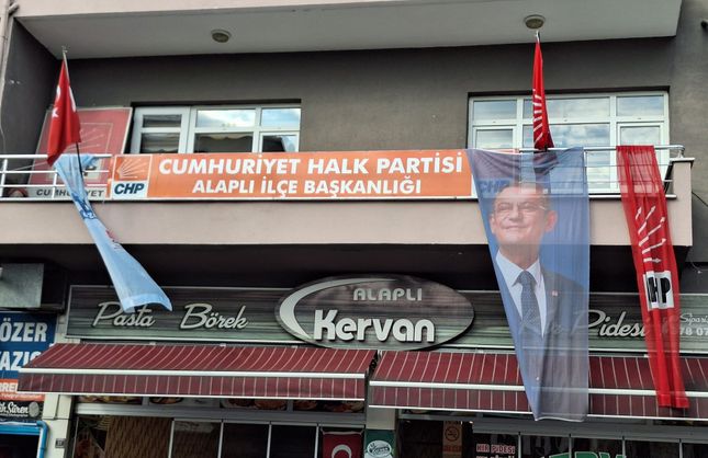 CHP'DEN İSTİFALAR BAŞLADI