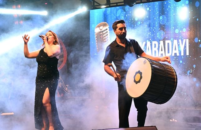 EREĞLİ'NİN DİVASI DA YALNIZ BIRAKMADI