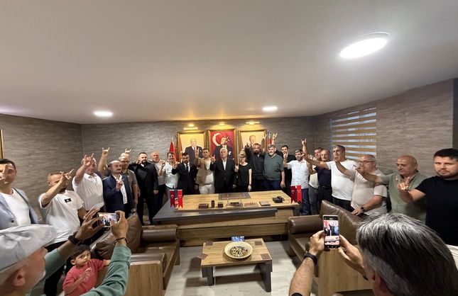 10 YILDIR İLÇE BAŞKANIYDI, DEVİR TESLİM YAPILDI