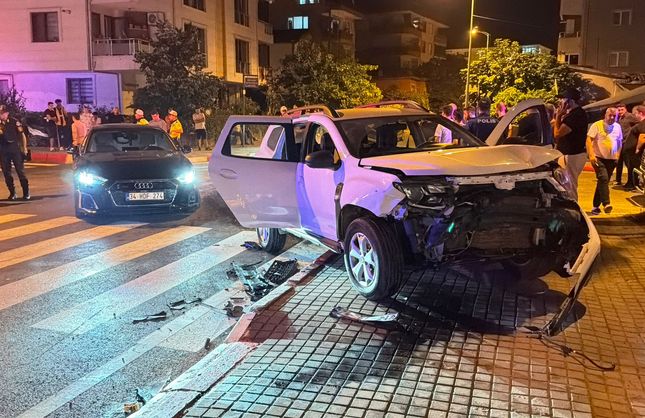 KAZA, 1'İ KOMİSER 2 POLİS YARALANDI
