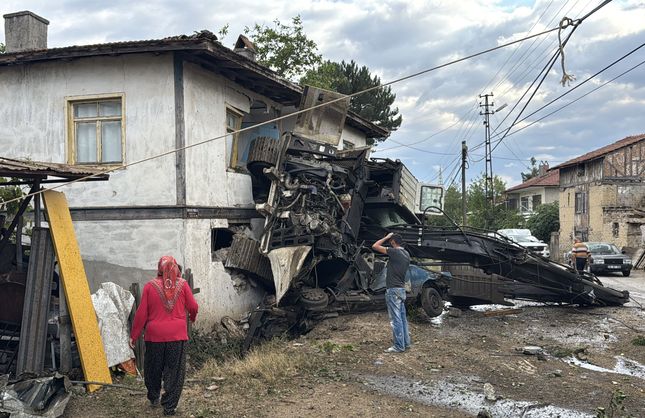 FECİ KAZA, 2 KİŞİ HAYATINI KAYBETTİ