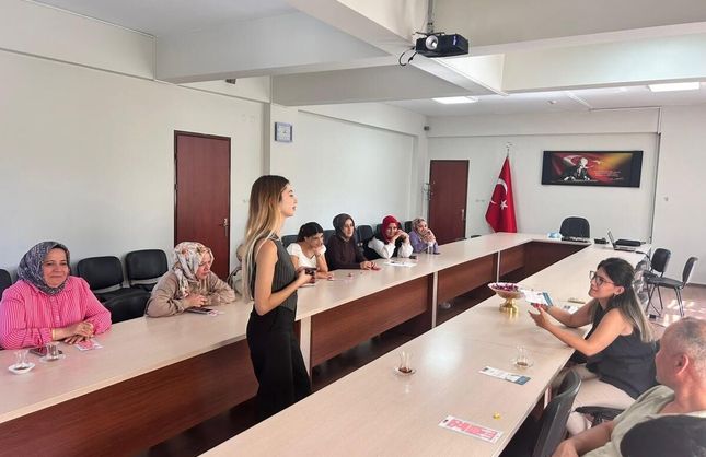 AİLELERE 'BİLİNÇLİ MEDYA' EĞİTİMİ