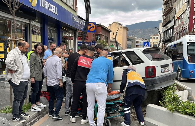 81 YAŞINDAKİ SÜRÜCÜ YAYAYA ÇARPTI