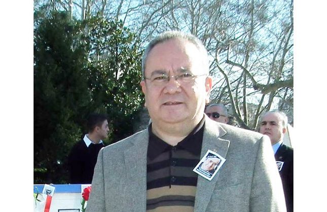 ÖZKÖK, GÖKTEN ÜÇ ELMA ATTI