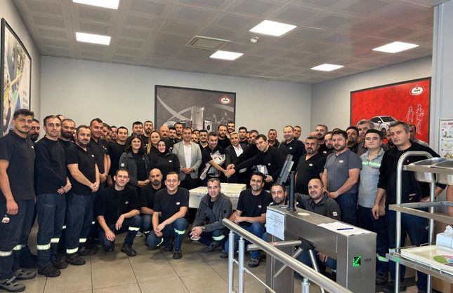 İŞÇİYE KIDEM ALTINI DAĞITILDI