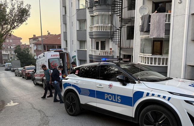 KÖTÜ KOKU GELEN DAİREDE CESET BULUNDU