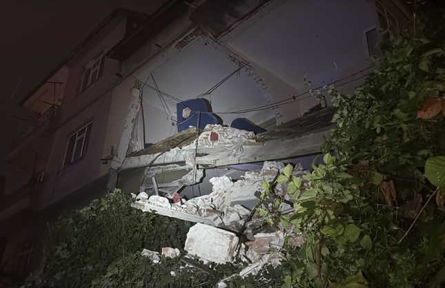 METRUK BİNA ÇÖKTÜ...