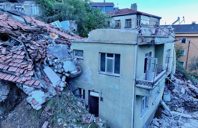 TAHLİYE EDİLEN 30 KİŞİ BAŞKA YERLERE YERLEŞTİRİLDİ