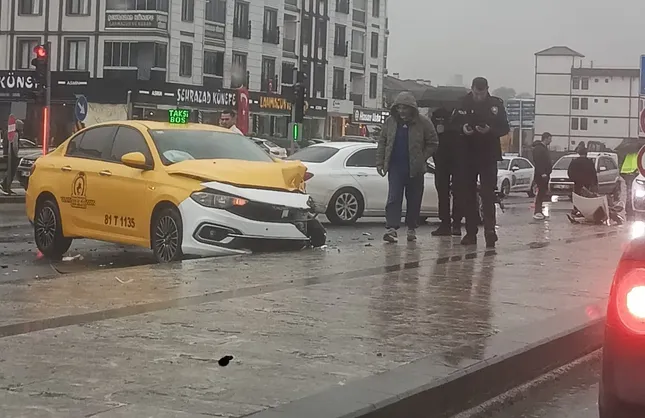 TİCARİ TAKSİ KAZA YAPTI