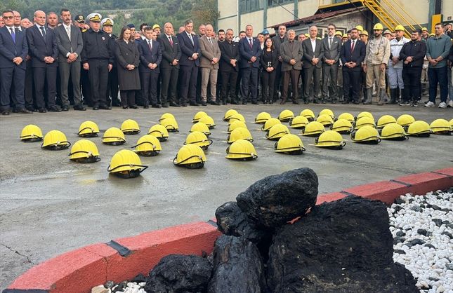 PATLAMADA HAYATINI KAYBEDEN 43 MADENCİ ANILDI