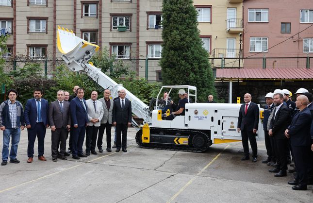 ELEKTROHİDROLİK YÜKLEYİCİ YER ALTINA İNDİRİLDİ