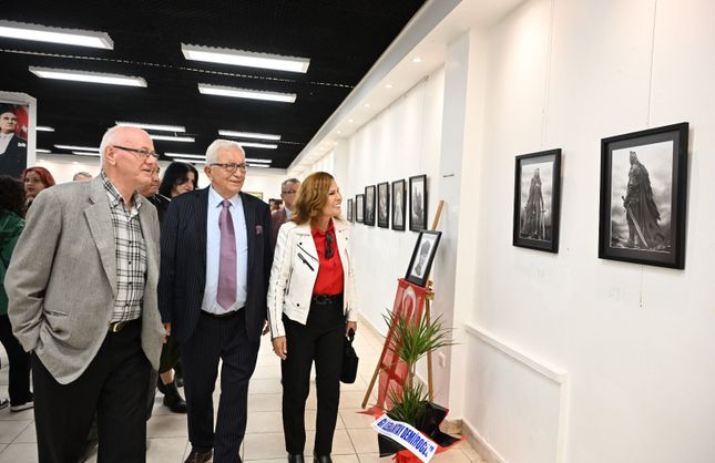AKM'DE 'CUMHURİYET' RÜZGARI