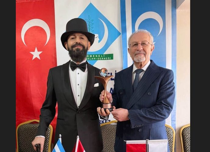 BARIŞ VE İNSAN HAKLARI ÖDÜLÜNÜ ALDI