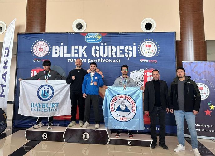 İSMAİL HACI BEKAR'DAN ÇİFTE ALTIN MADALYA