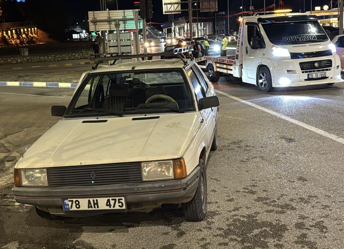 2 OTOMOBİL ÇARPIŞTI