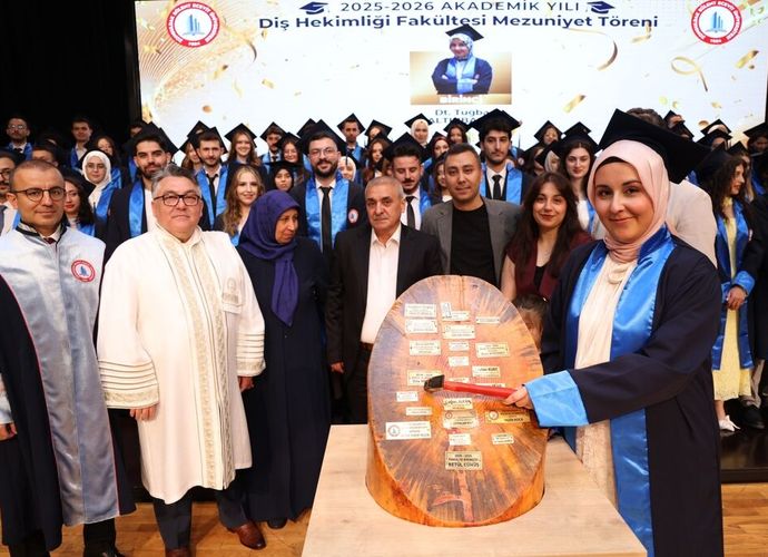 GENÇ HEKİMLER MESLEK ANDIYLA GÖREVE HAZIR