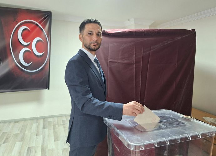 MHP'DE YENİ BAŞKAN ÖZGÜR SÖKMEN OLDU