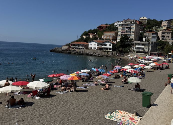 4 GÜNLÜK YASAĞIN ARDINDAN PLAJLARDA YOĞUNLUK OLUŞTU