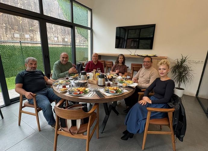 MİDWAY CAFE'DE TOPLANDILAR