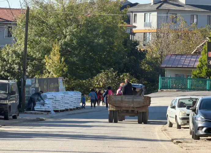 KALDIRIMLAR OTOPARKA DÖNÜŞTÜ!