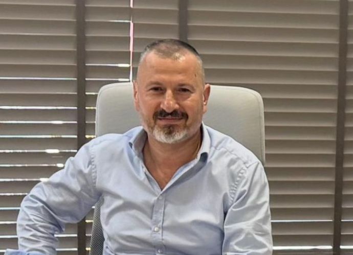 ADAYLIĞINI AÇIKLADI