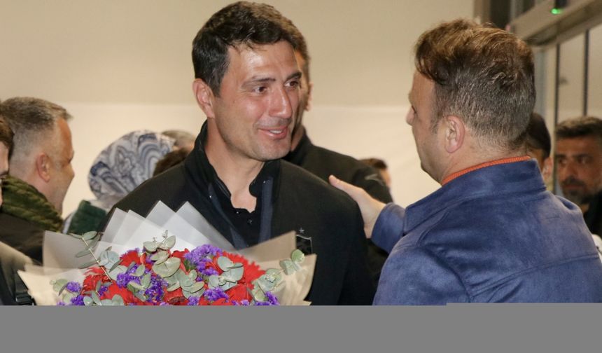 Trabzonspor 19 Yaş Altı Futbol Takımı, Trabzon'da coşkuyla karşılandı