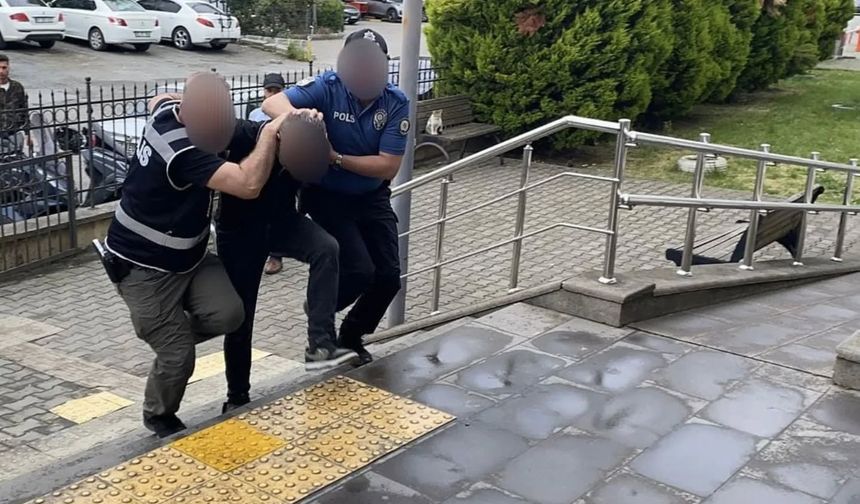 PARK HALİNDEKİ ARAÇLARI SOYUYORDU, TUTUKLANDI