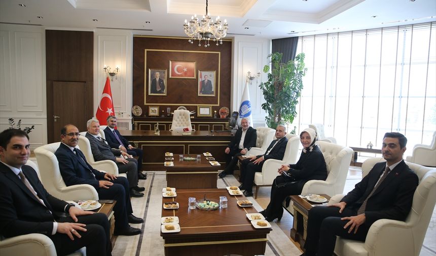 Aile ve Sosyal Hizmetler Bakan Yardımcısı Tarıkdaroğlu, Çorum'da ziyaretlerde bulundu