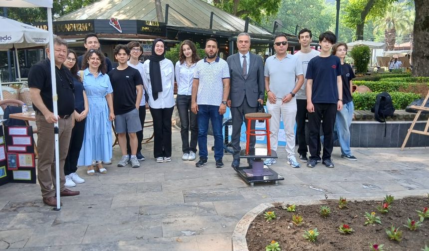 BİLİMSEL PROJELERİNİ TANITTILAR