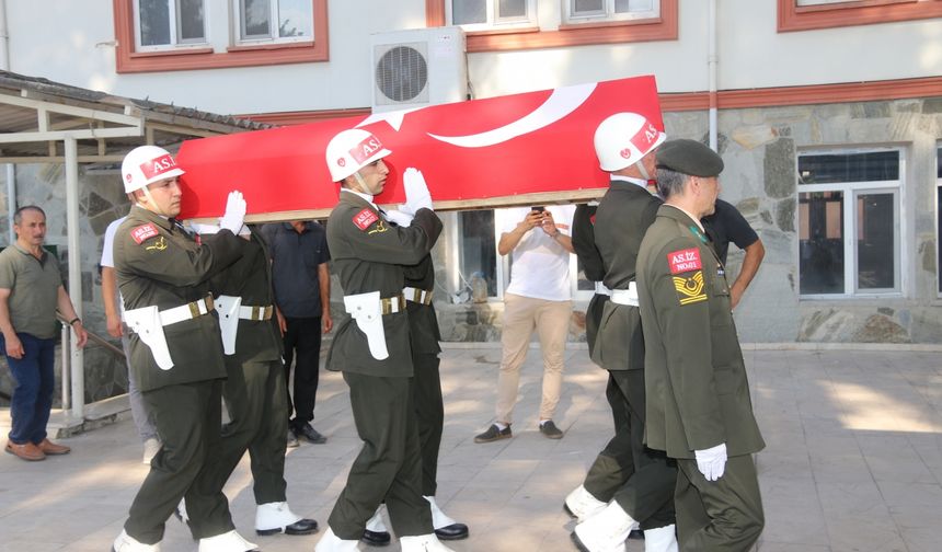 Amasya'da traktörün devrilmesi sonucu ölen Uzman Çavuş Demirci'nin cenazesi defnedildi