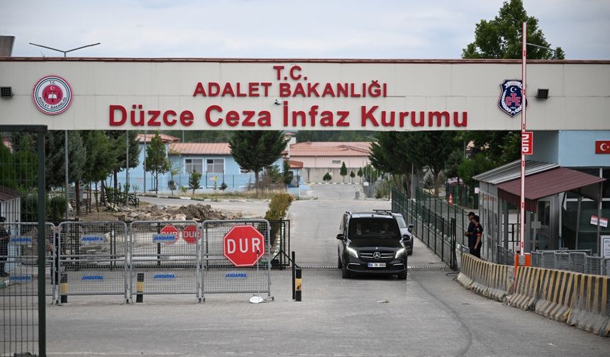 CHP Genel Başkanı Özel'den İBB Medya AŞ. Genel Müdürü Türker'e cezaevinde ziyaret