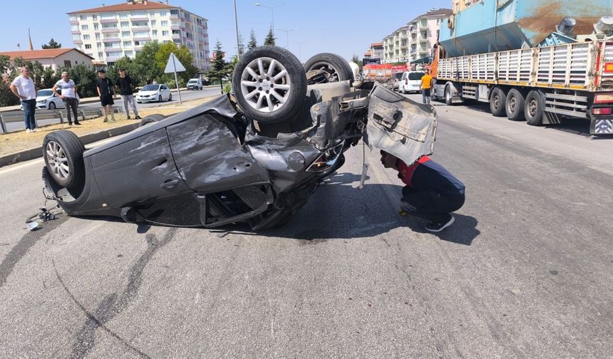 Çorum'da 3 aracın çarpışması sonucu 6 kişi yaralandı