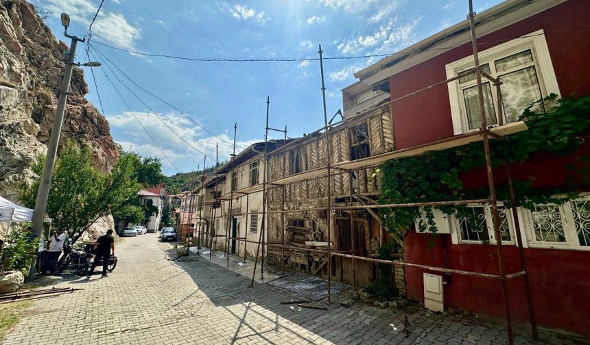 İskilip'in tarihi sokaklarında cephe iyileştirme çalışması başladı