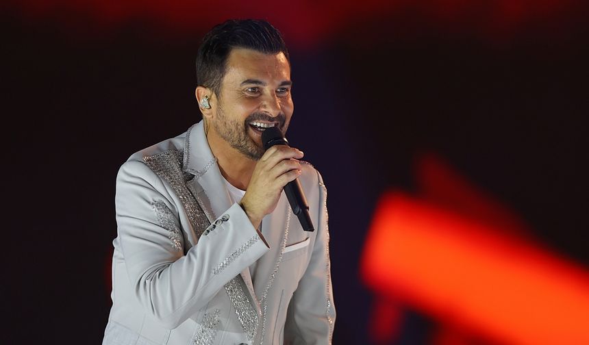 Şarkıcı Gökhan Tepe, Trabzon Kültür Yolu Festivali'nde konser verdi