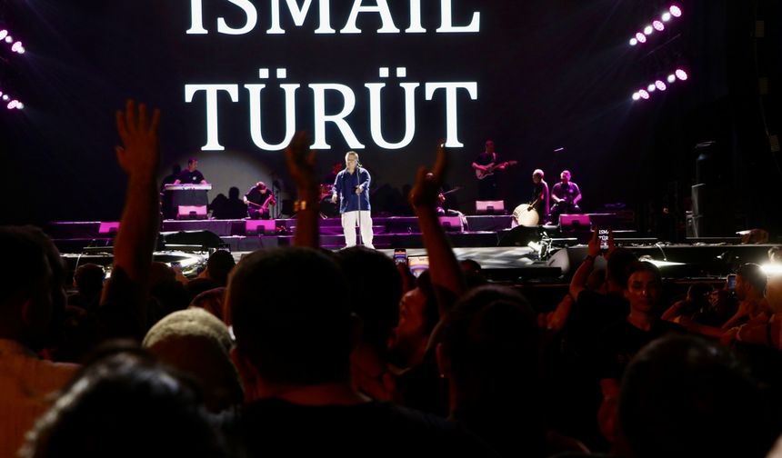 "Trabzon Kültür Yolu Festivali", İsmail Türüt konseriyle devam etti
